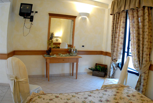 Hotel Pace San Giovanni Rotondo Quarto foto